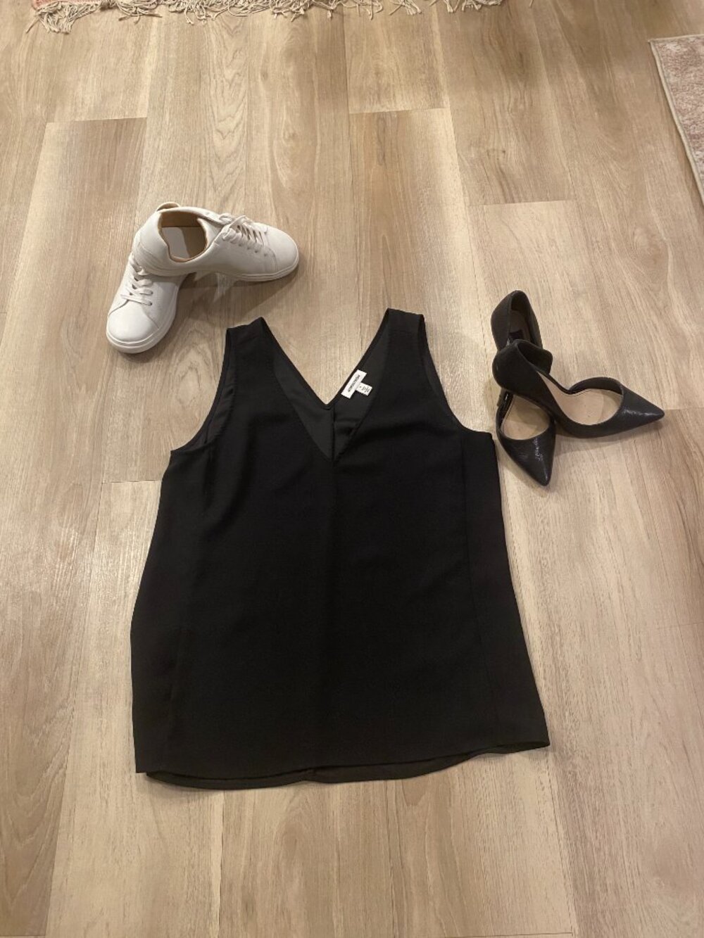 Nordstrom Sleeveless V Neck Blouse Black Size S Minimalist Workwear Tank Top - Picture 4 of 7